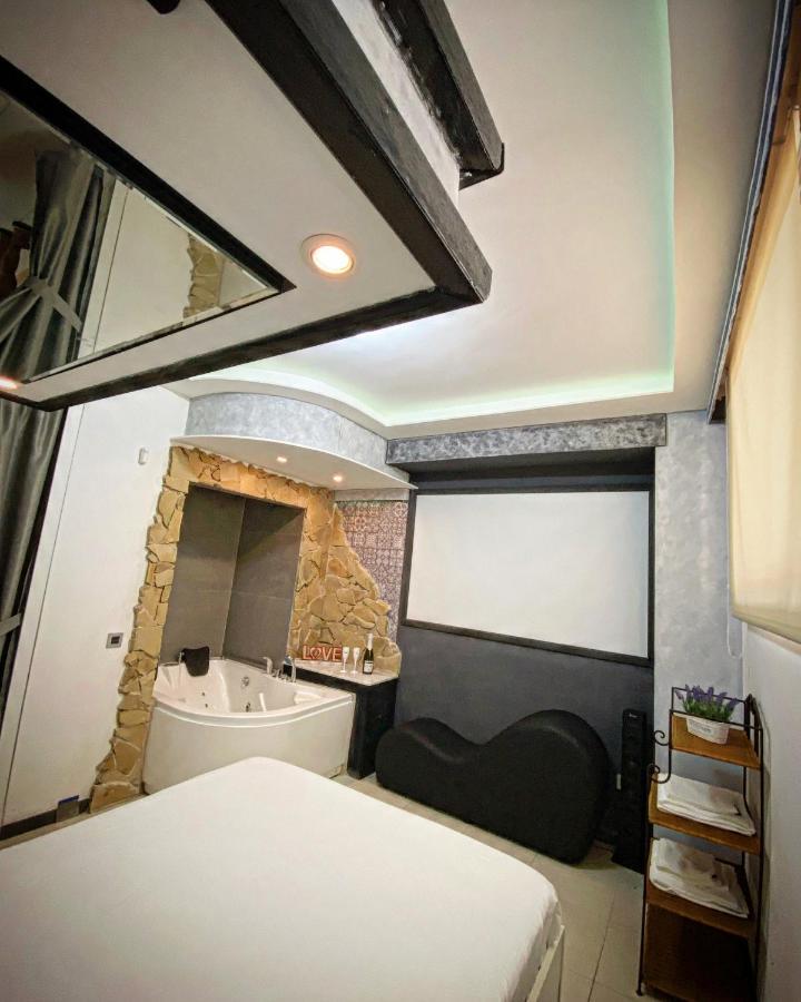 Aparta suite la nuit Calafell Exterior foto